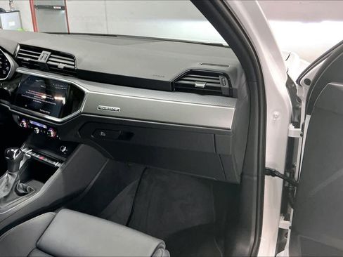 Certified 2025 Audi Q3 2.0T Premium w/ Black Optic Sport Package image 19