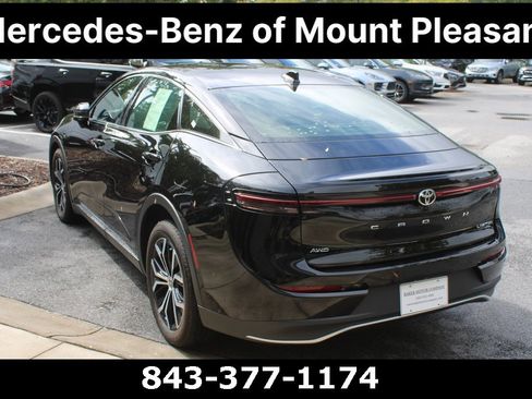 Used 2023 Toyota Crown Limited image 9