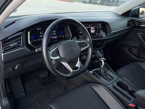 Certified 2023 Volkswagen Jetta SE w/ Panoramic Sunroof Package image 12