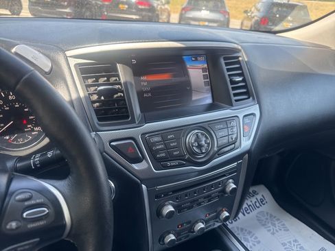 Used 2019 Nissan Pathfinder SL AWD/4WD image 13
