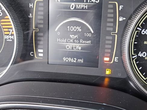 Used 2020 Jeep Cherokee Latitude Plus w/ Comfort/Convenience Group image 11