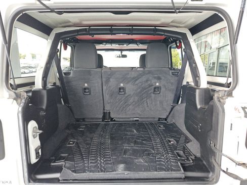 Used 2021 Jeep Wrangler Unlimited Rubicon w/ Xtreme Recon 35" Tire Package image 27