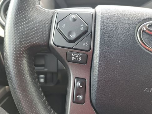 Used 2017 Toyota Tacoma TRD Off-Road w/ Tow Package (A/T) AWD/4WD image 16