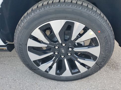 New 2025 Ford Expedition Max Platinum w/ Driver's Package image 7