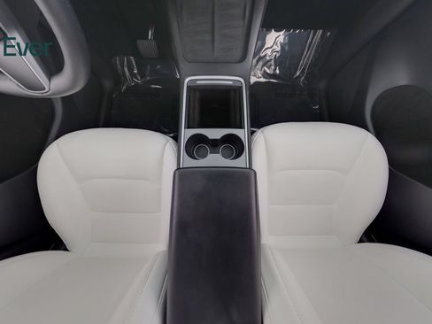 Used 2024 Tesla Model Y Long Range AWD/4WD image 29