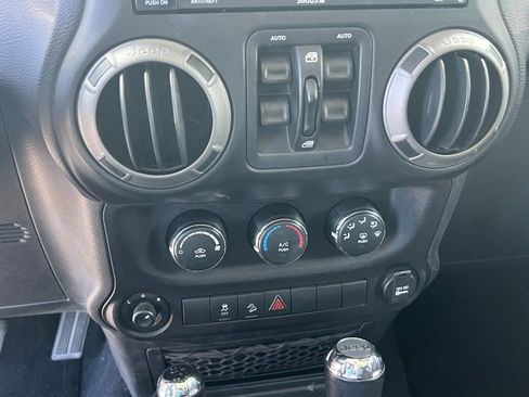 Used 2017 Jeep Wrangler Unlimited Sport w/ Quick Order Package 24S AWD/4WD image 32