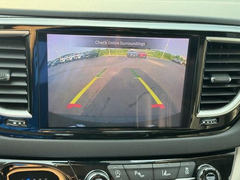 Used 2023 Chrysler Pacifica Touring-L FWD image 24