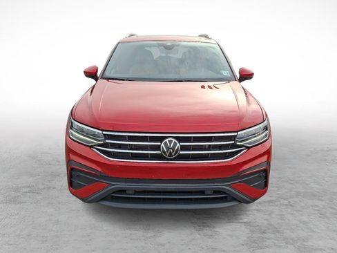 Used 2023 Volkswagen Tiguan SE w/ Panoramic Sunroof Package image 8