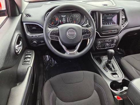 Used 2021 Jeep Cherokee Latitude FWD image 7