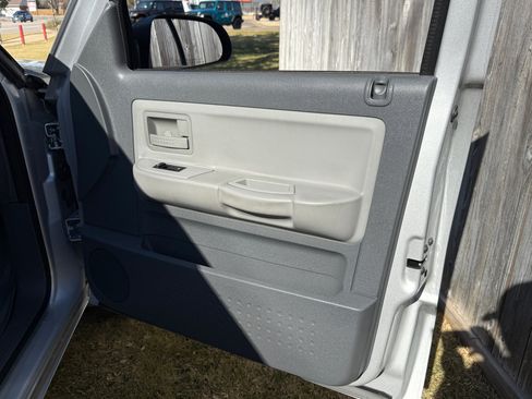 Used 2006 Dodge Dakota SLT image 18