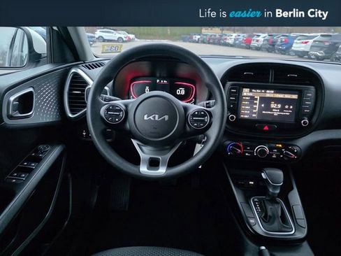 Certified 2025 Kia Soul LX w/ LX Technology Package FWD image 19