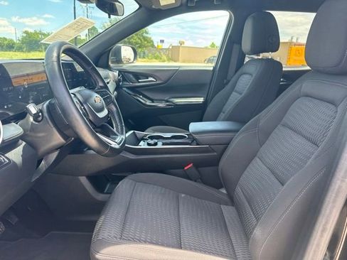 Used 2026 Chevrolet Equinox LT FWD image 2