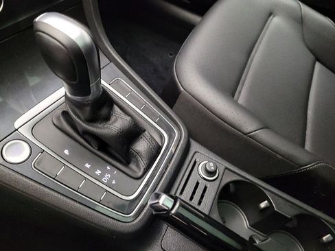 Used 2018 Volkswagen Golf SE image 26