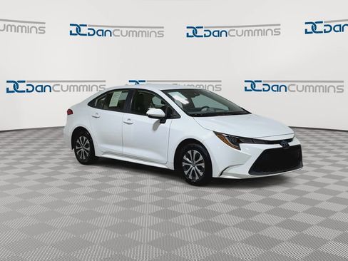 Used 2022 Toyota Corolla LE FWD image 2
