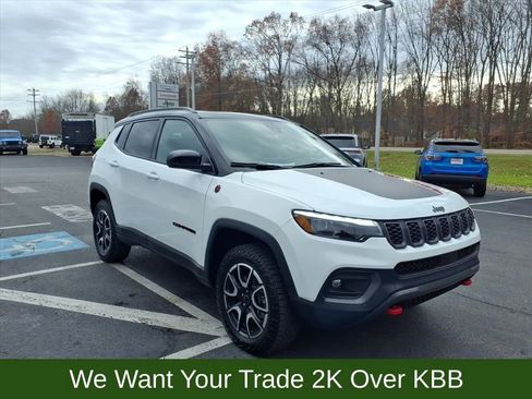 Used 2025 Jeep Compass Trailhawk w/ Trailhawk Elite Group image 4