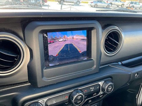 Used 2021 Jeep Gladiator Sport image 22
