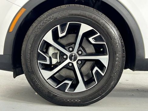 Used 2024 Kia Sportage EX image 35