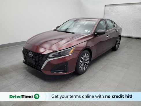 Used 2024 Nissan Altima 2.5 SV image 1