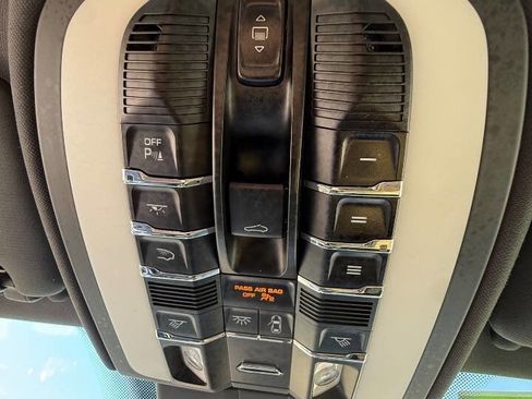 Used 2017 Porsche Cayenne AWD/4WD image 35