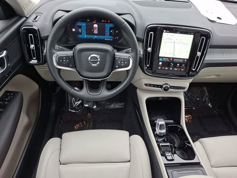 Certified 2025 Volvo XC40 B5 Plus image 12