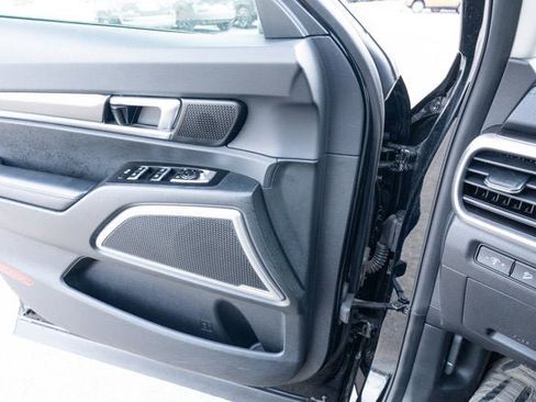 Used 2025 Kia Telluride S FWD image 24