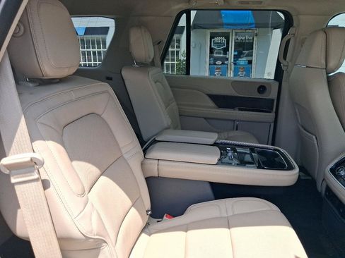 Used 2018 Lincoln Navigator Reserve w/ Technology Package AWD/4WD image 25