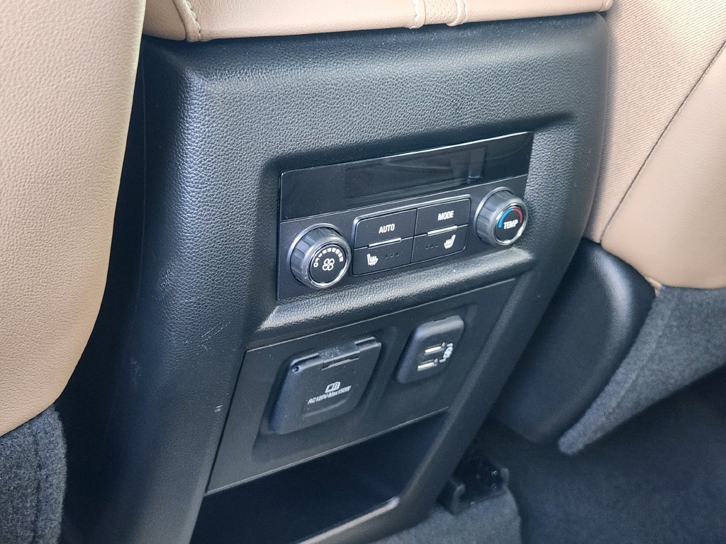 Used 2023 Chevrolet Traverse Premier FWD image 30