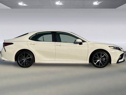 Used 2022 Toyota Camry SE image 7