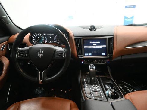 Used 2023 Maserati Levante GT AWD/4WD image 11