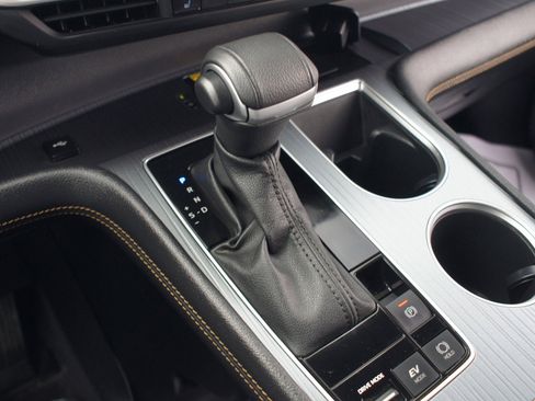 Used 2023 Toyota Sienna XLE Woodland Edition image 13