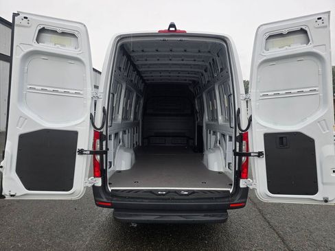 New 2025 Mercedes-Benz eSprinter 170 Cargo image 16