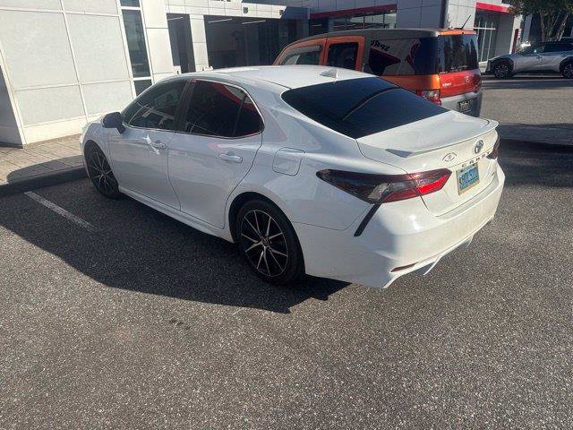 Used 2023 Toyota Camry SE w/ Convenience Package FWD image 3