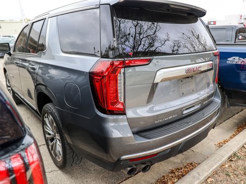 Used 2021 GMC Yukon Denali w/ Denali Premium Package image 9