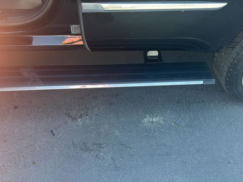 Used 2017 Cadillac Escalade Premium Luxury image 33