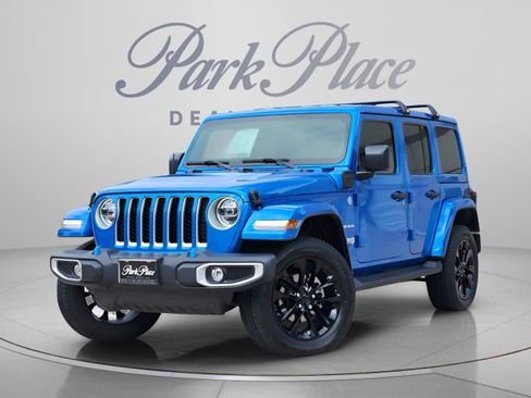 Used 2022 Jeep Wrangler Unlimited Sahara w/ Cold Weather Group AWD/4WD image 1