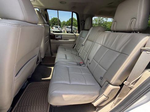 Used 2013 Lincoln Navigator 2WD w/ HD Trailer Tow Pkg image 11