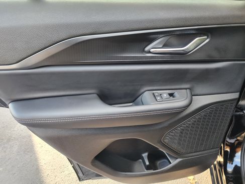 Used 2025 Jeep Grand Cherokee Laredo X image 16