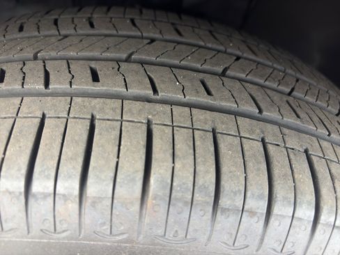 Used 2025 Kia Niro EX image 10