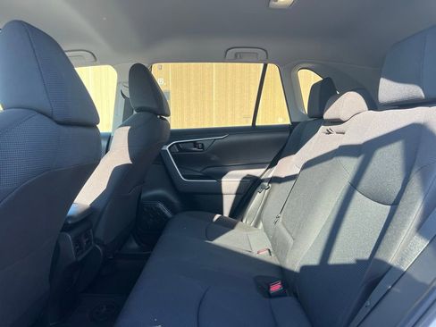 Used 2022 Toyota RAV4 LE image 10
