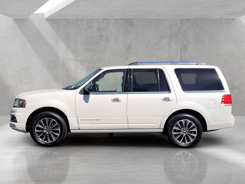 Used 2016 Lincoln Navigator Select RWD image 8
