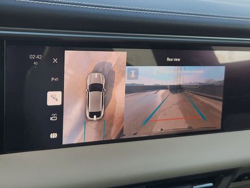 Certified 2025 Porsche Macan 4S Electric image 19