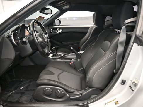 Used 2020 Nissan 370Z w/ Sport Package image 11