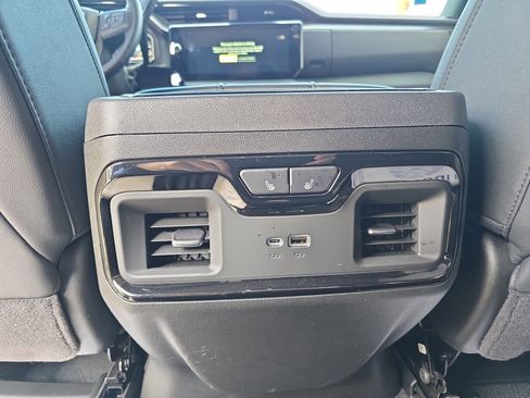 Used 2025 GMC Sierra 2500 AT4 image 17