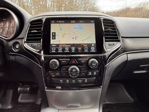 Used 2019 Jeep Grand Cherokee Limited image 18