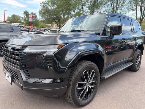 Used 2026 Lexus GX 550 w/ Accessory Package (2T) AWD/4WD image 3