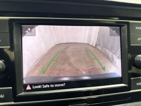 Used 2024 Volkswagen Jetta SE image 18