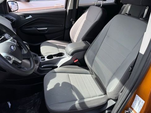 Used 2016 Ford Escape SE w/ Equipment Group 201A image 5