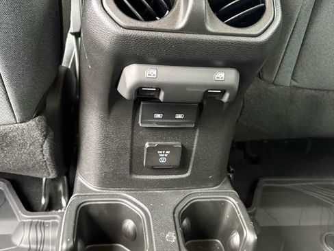 Used 2025 Jeep Wrangler Sahara image 25