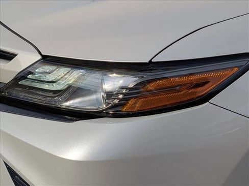 Used 2020 Toyota Camry XSE image 7