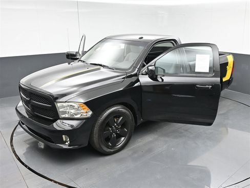Used 2018 RAM 1500 Express w/ Black Ram 1500 Express Group image 37